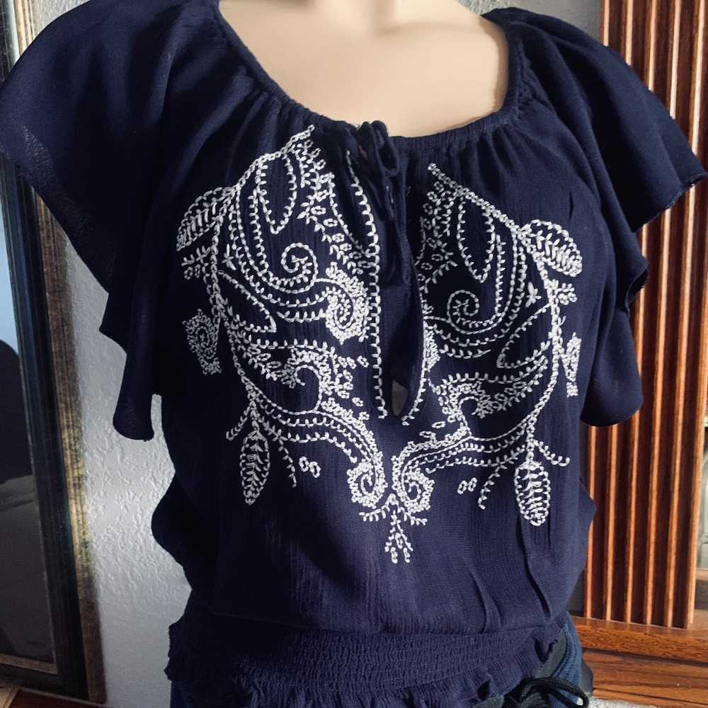 Women’s Boho top w/embellishment on front and key hole neck